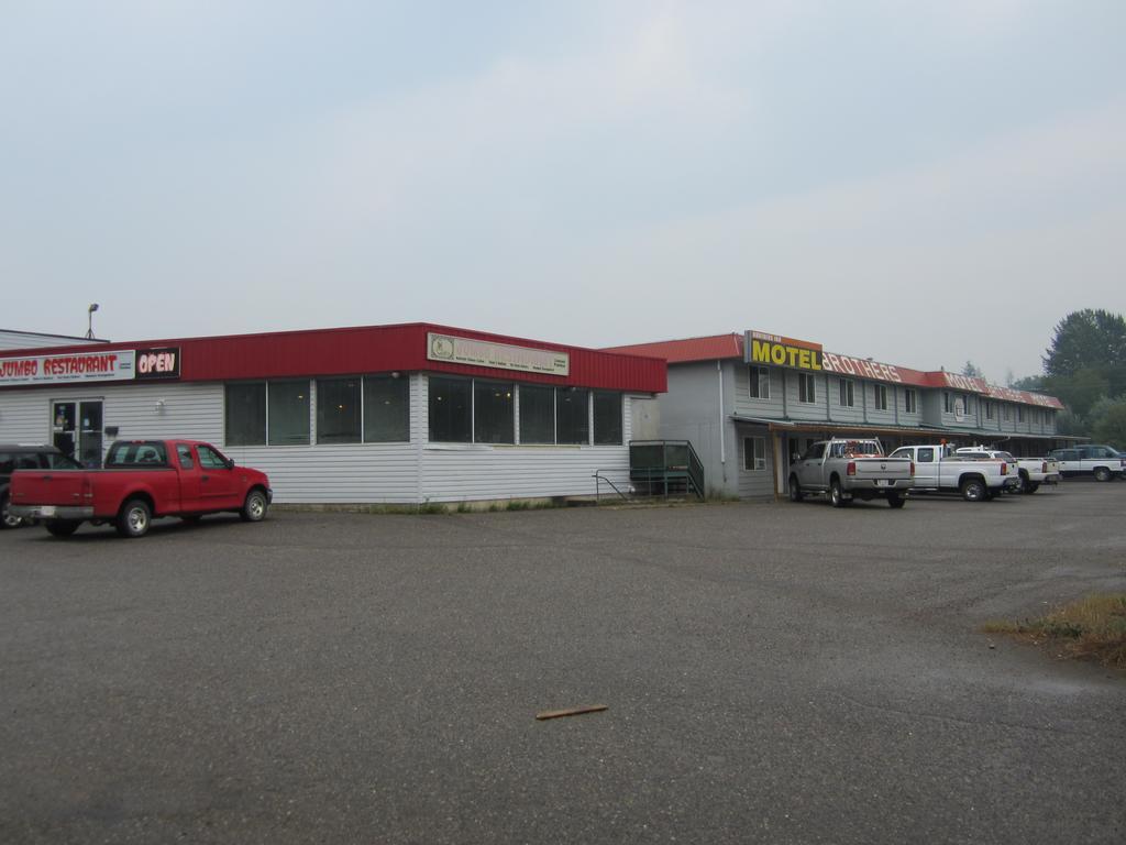 Brothers Inn Motel Prince George Exterior foto